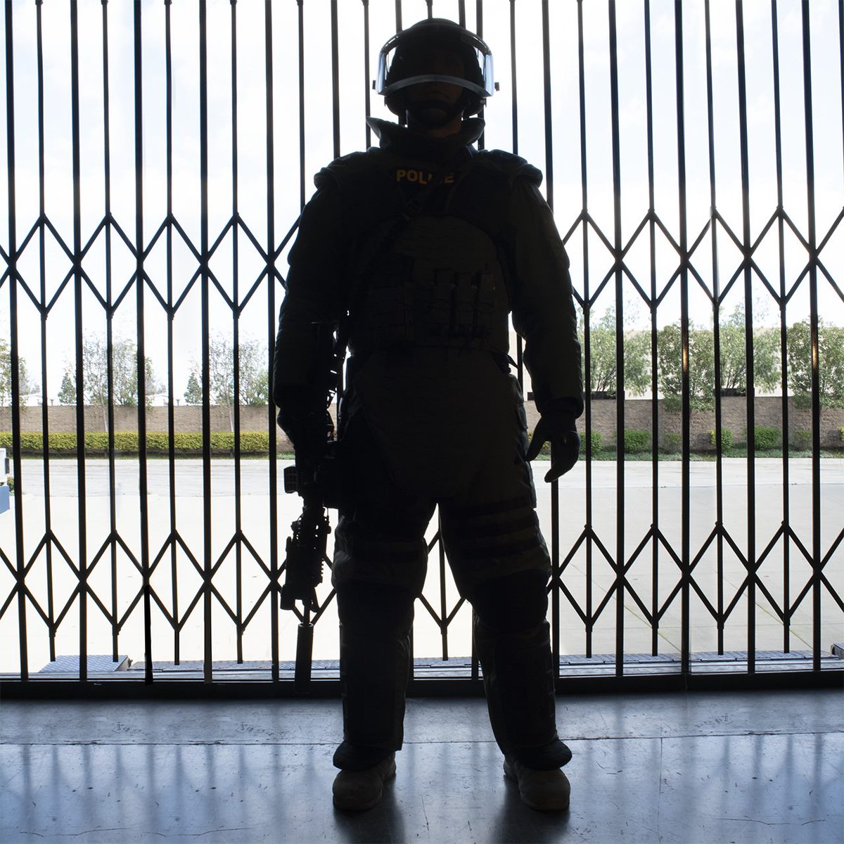 Project7Armor's tweet image. Geared up in the PROJECT7 Threat Augmentation Suit (TAS) for high threat environments like IEDs, booby traps, and suicide vests. The TAS is a collaboration between P7 and the top EOD company in the world, MED-ENG part of @SafarilandGroup #Tactical #tacticalgear #tacticalbombtech