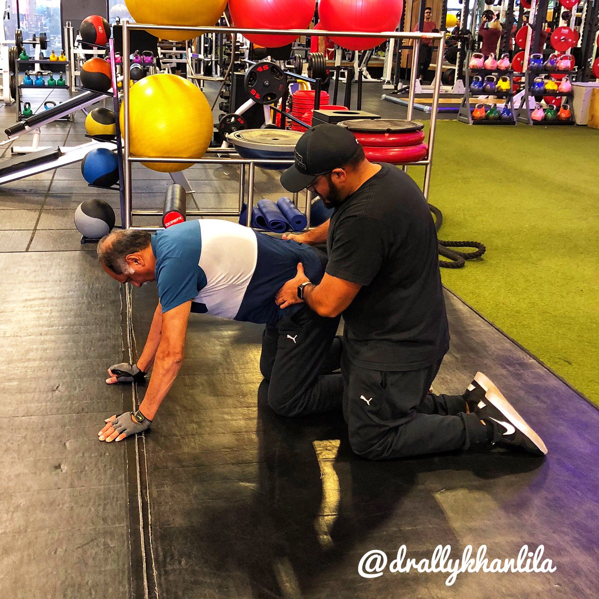AllykhanLila's tweet photo. Helping pops with some stability and core work! @GoodLifeFitness #chiropractic #chirochangespain #albertachiro #yyc #puma #nike #goodlifefitness https://t.co/SqzsuURpyD