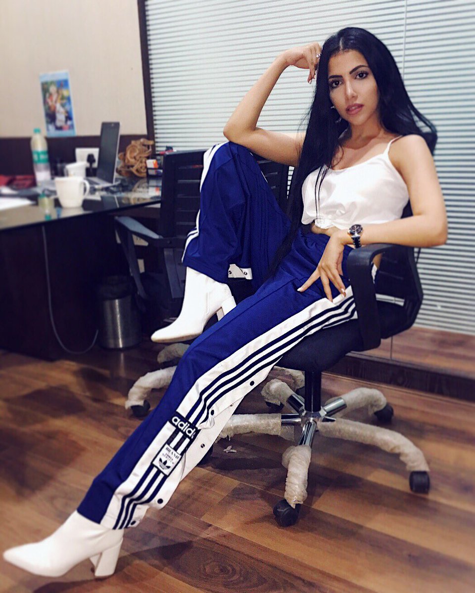 RameetSandhuu's tweet photo. Patience is power 💙🎤 https://t.co/j5XwFjdZe0