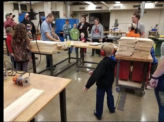 SCCOMMED1's tweet photo. These amazing youth woodworkers made fantastic #woodworking projects on Saturday at Apollo! Many thanks to @isd742 youth enrichment class sponsors Allied Building Products, Inc. and Quad City Contracting, LLC! Photos: @TweetCMBA https://t.co/vYhdY0iNXN