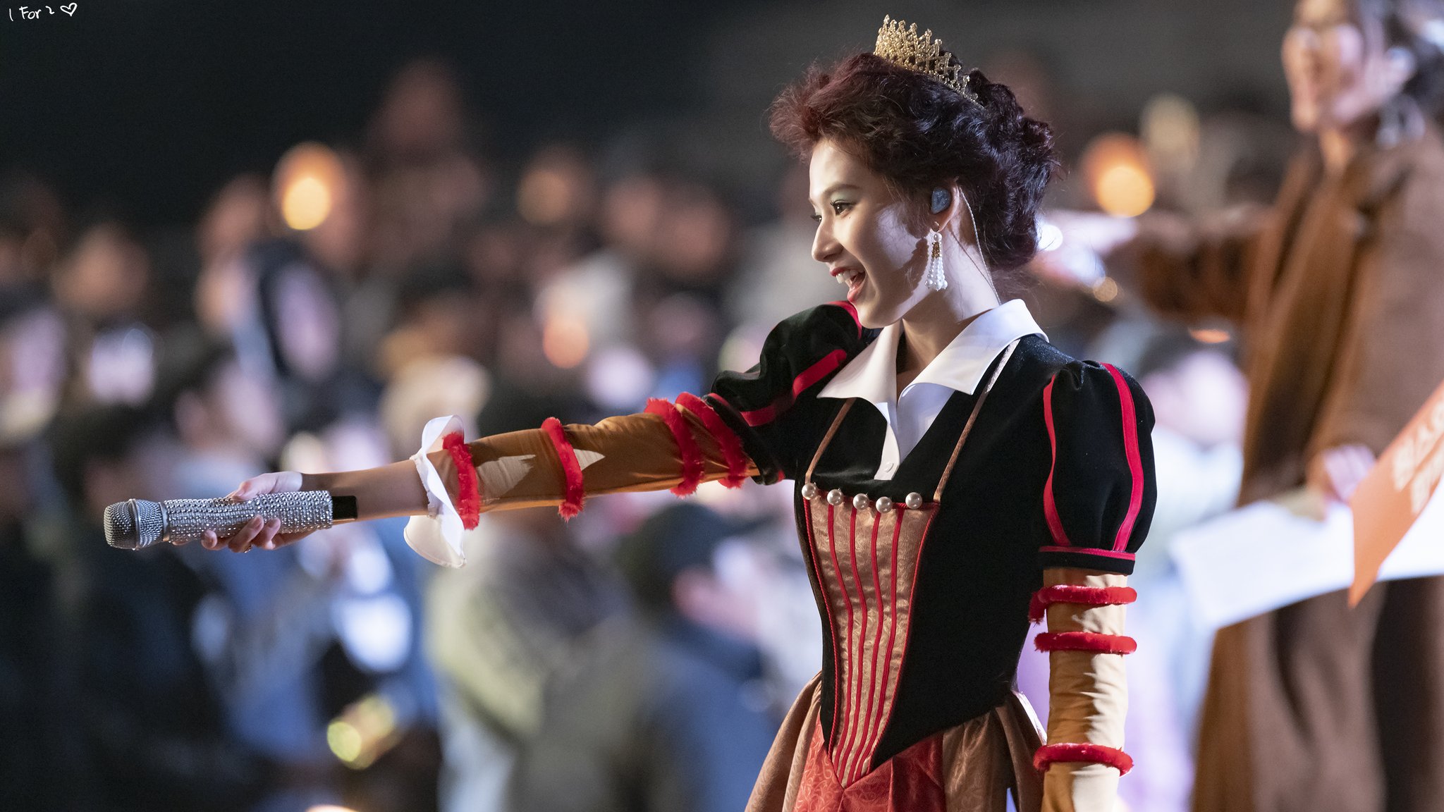 DqsJNt9VsAASg_R.jpg:orig