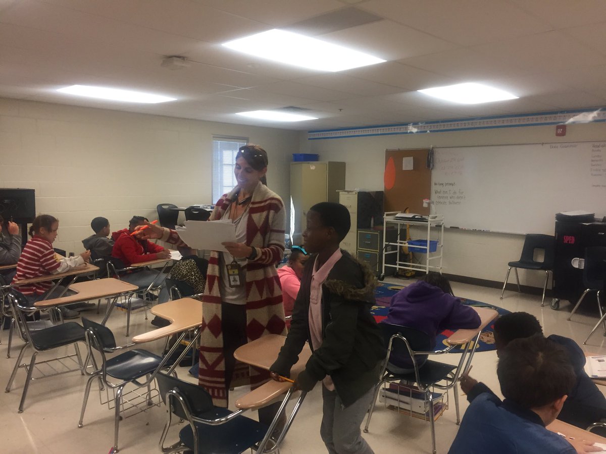 allien1111's tweet photo. Students at BCES are learning about subjects and predicates in order to enhance their writing skills ⁦@suptking⁩ ⁦@BCESMustangCity⁩ https://t.co/hcR7uDK8qx