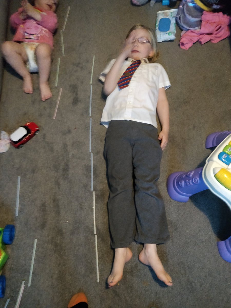 Wotherspoon23's tweet photo. Measuring the night of me and my sister with straw's I was 6 straws and my wee sister Olivia was 4 straws @P2and1DMorayPS @MorayPS #mathsweek2018 https://t.co/KPrWUyov5a