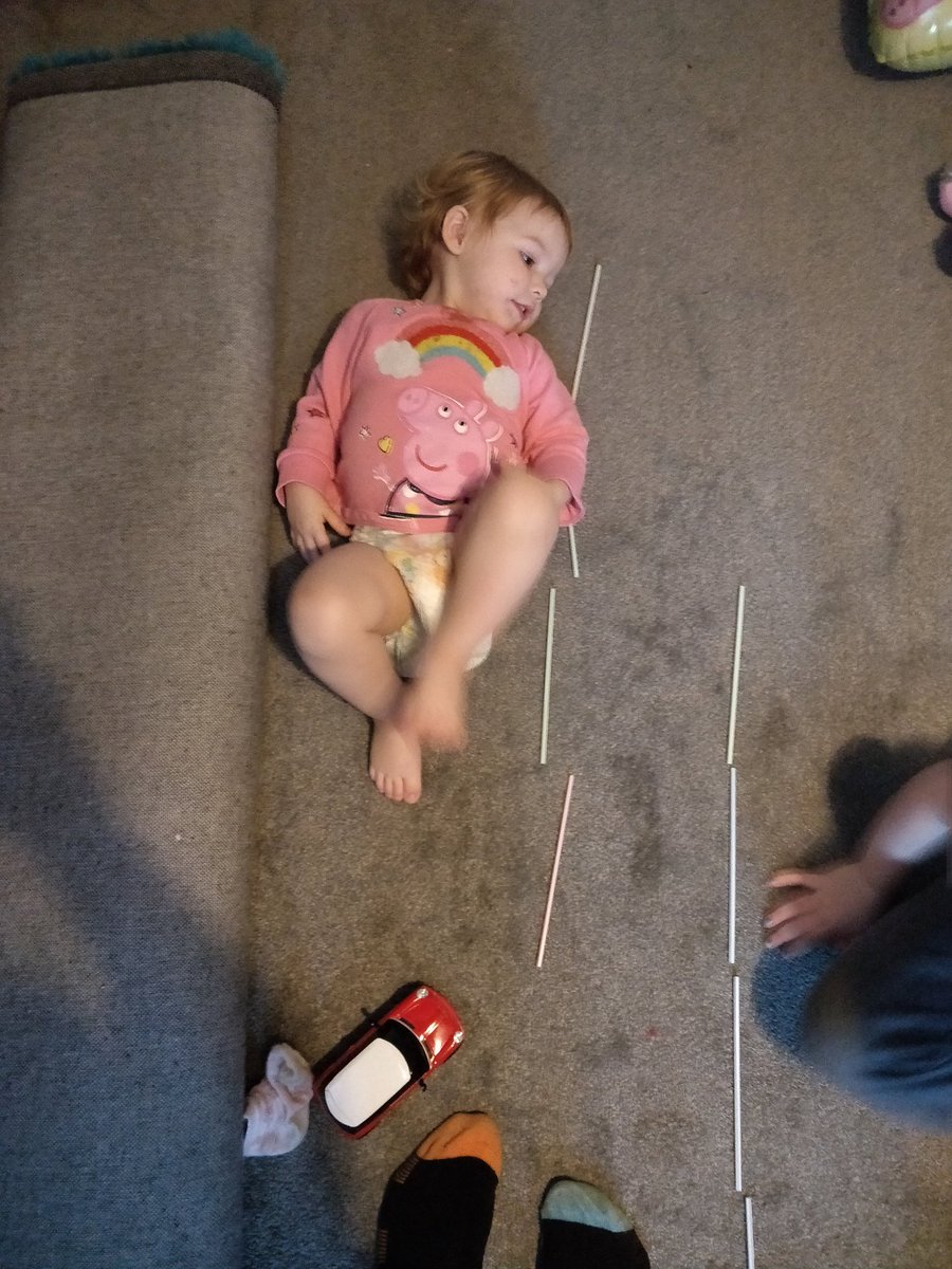 Wotherspoon23's tweet photo. Measuring the night of me and my sister with straw's I was 6 straws and my wee sister Olivia was 4 straws @P2and1DMorayPS @MorayPS #mathsweek2018 https://t.co/KPrWUyov5a
