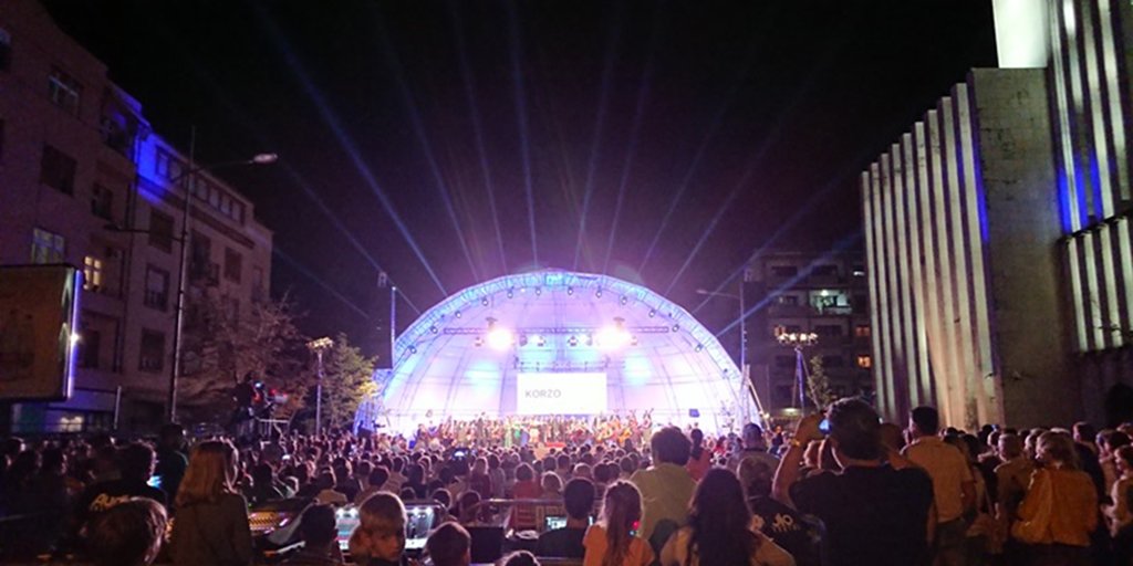 litectruss's tweet photo. In September our Alusfera 2.0 roof structure was used on the Novi Sad town square in Serbia for a classical concert organized by the @novisad2021 Foundation. #litectruss @AVLProjekt 
Read about it here: https://t.co/YB6KuqU2rH https://t.co/bSwynOiIT1