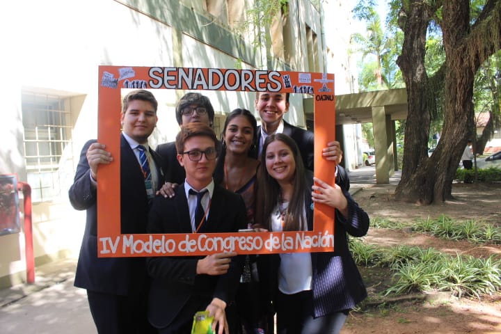 mcnchaco's tweet photo. ¡A medio día de terminar el Modelo! 👏👏👏
45 senadores 121 diputados aprobaron dictámenes 📖, se reunieron en la comisión bicameral 💬 y recibieron intervenciones de Crisis 📈 
¡Buen trabajo, legisladores! 💪
#IVMCN https://t.co/RLTrSoPZ5M