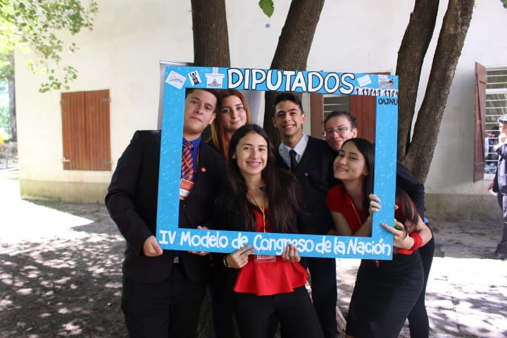 mcnchaco's tweet photo. ¡A medio día de terminar el Modelo! 👏👏👏
45 senadores 121 diputados aprobaron dictámenes 📖, se reunieron en la comisión bicameral 💬 y recibieron intervenciones de Crisis 📈 
¡Buen trabajo, legisladores! 💪
#IVMCN https://t.co/RLTrSoPZ5M