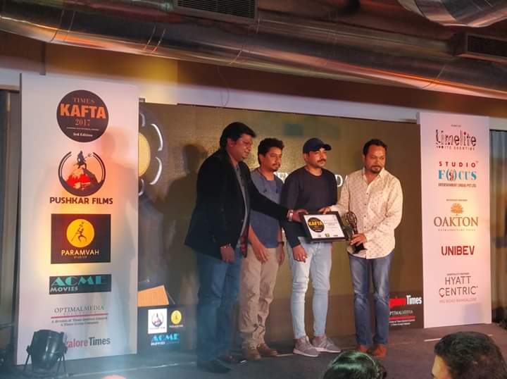 TKafta's tweet photo. #TimesKAFTA for Best adapted screenplay goes to #KMChaitanya for #Aake, National Award winner #SanchariVijay, #VickyVarun do the honors 

#BangaloreTimes
 #PushkarFilms #ParamvahStudios #ACMEMoviesInternational
@BangaloreTimes1 @PUSHKARA11
@paramvah @kmchaitanya https://t.co/ZZUgcFRoHA