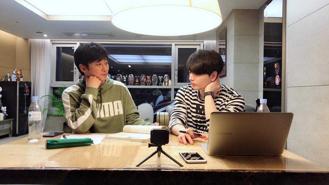 jajamaru6's tweet photo. <cho_wayoo・ IG>10/29 22:56
https://t.co/gqQng6xqfl
「촬영중2, 내용은 비밀. 인데 티남 #손제사마 #성제 #초신성 #슈퍼노바 #공대유」
(撮影中2、内容は秘密。だけど、バレバレなこと #そんじぇさま #ソンジェ #超新星 #スパノバ #SUPERNOVA #コンテユ #撮影 #撮影スタグラム #いいね #wayoo) https://t.co/wu3MBmqWKb
