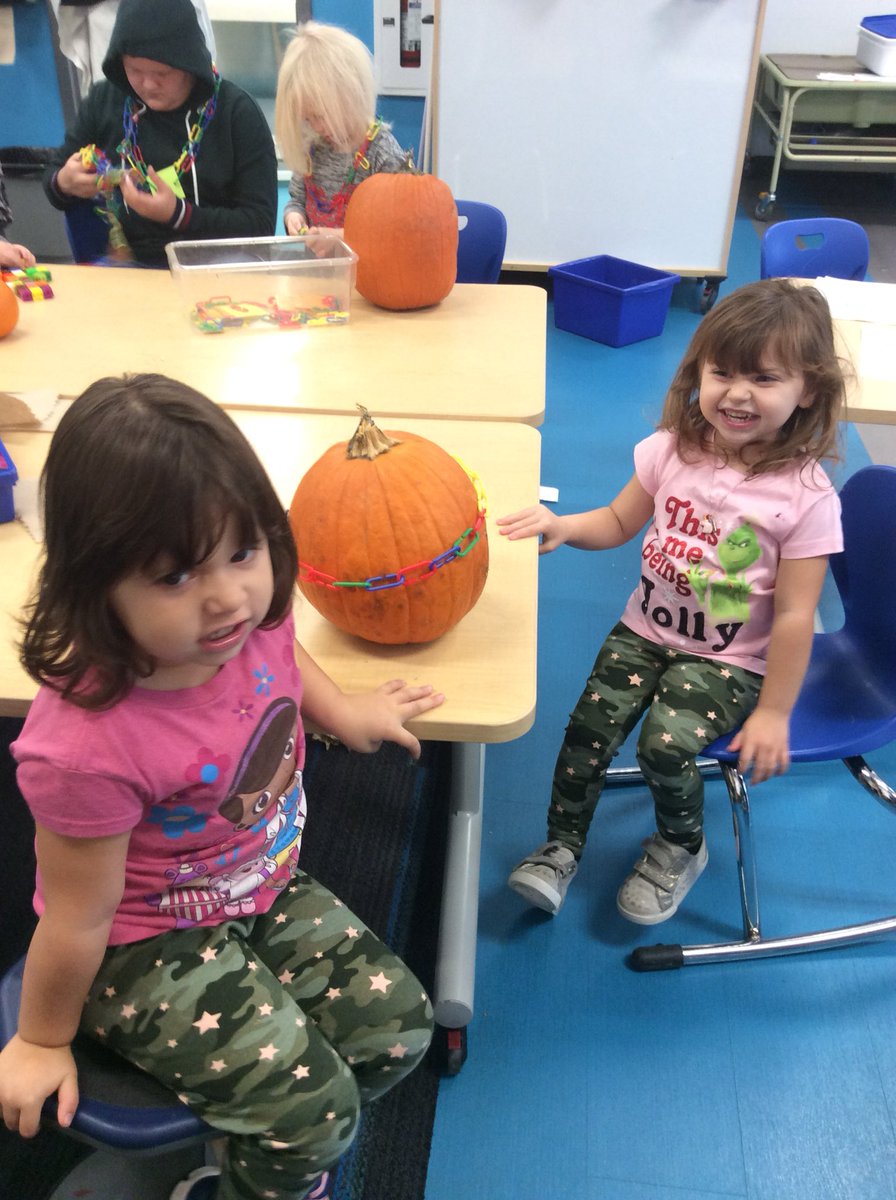 somers_smith's tweet photo. Pumpkin inquiry: measuring, counting, estimating with our classroom pumpkins @K_2Wolfpack @alcdsb_stfa #stfascholarship #stfakinder https://t.co/5nUBypwzDQ