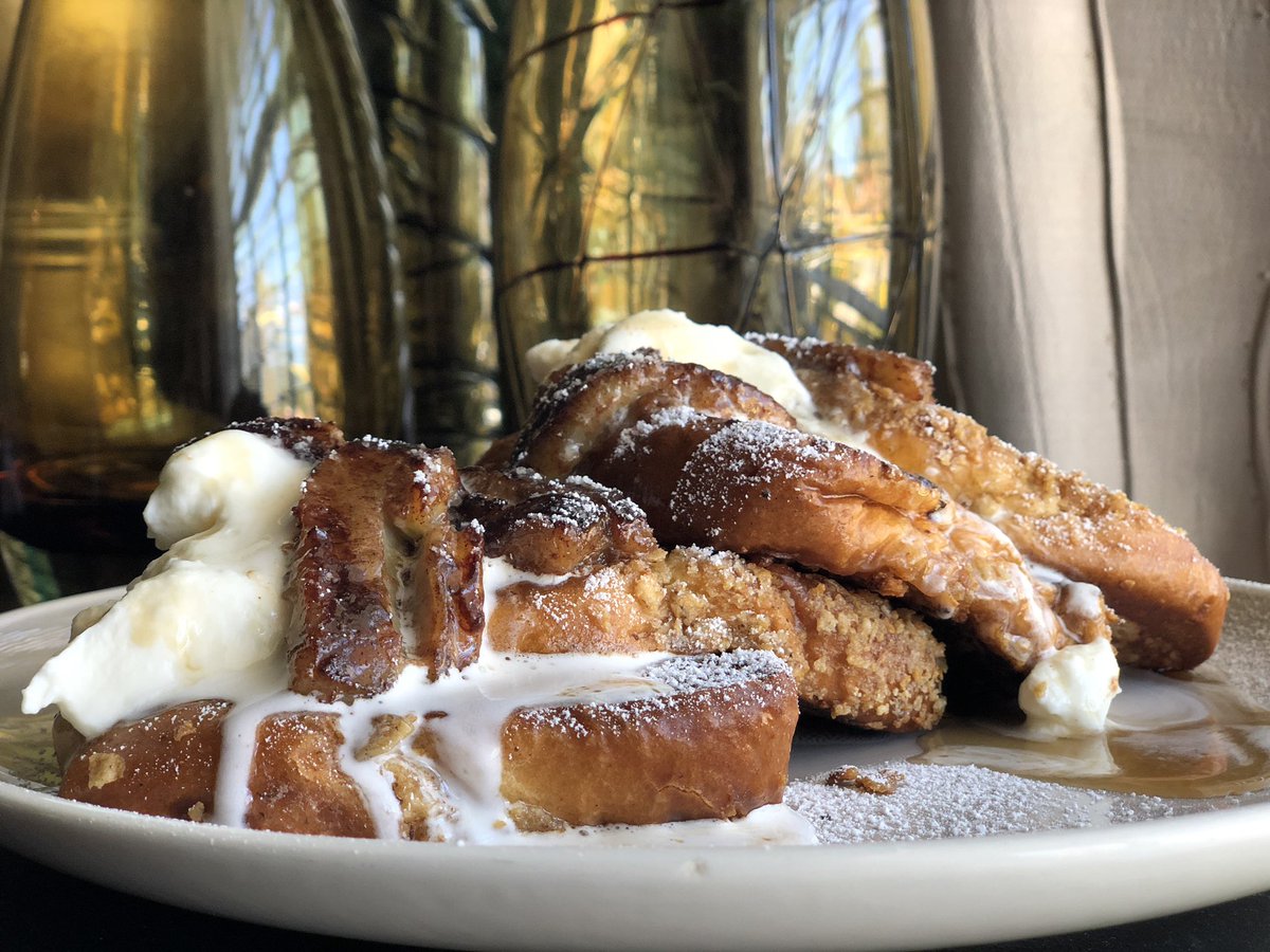 jayacancook's tweet photo. Banana Crunch French Toast, Caramelized Bananas, Bourbon Whipped Cream. https://t.co/nLKFJOk2Rc