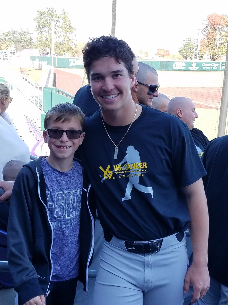 EPeterman38's tweet photo. Thanks for always making his day @Silly_Willy18. Seeing you always makes him SO happy! #autism #multiplemedicaldiagnoses #feedingtube #kstatebaseball #ashersrolemodel #ashersfavoritebaseballplayerever https://t.co/lE7GLqmRI5