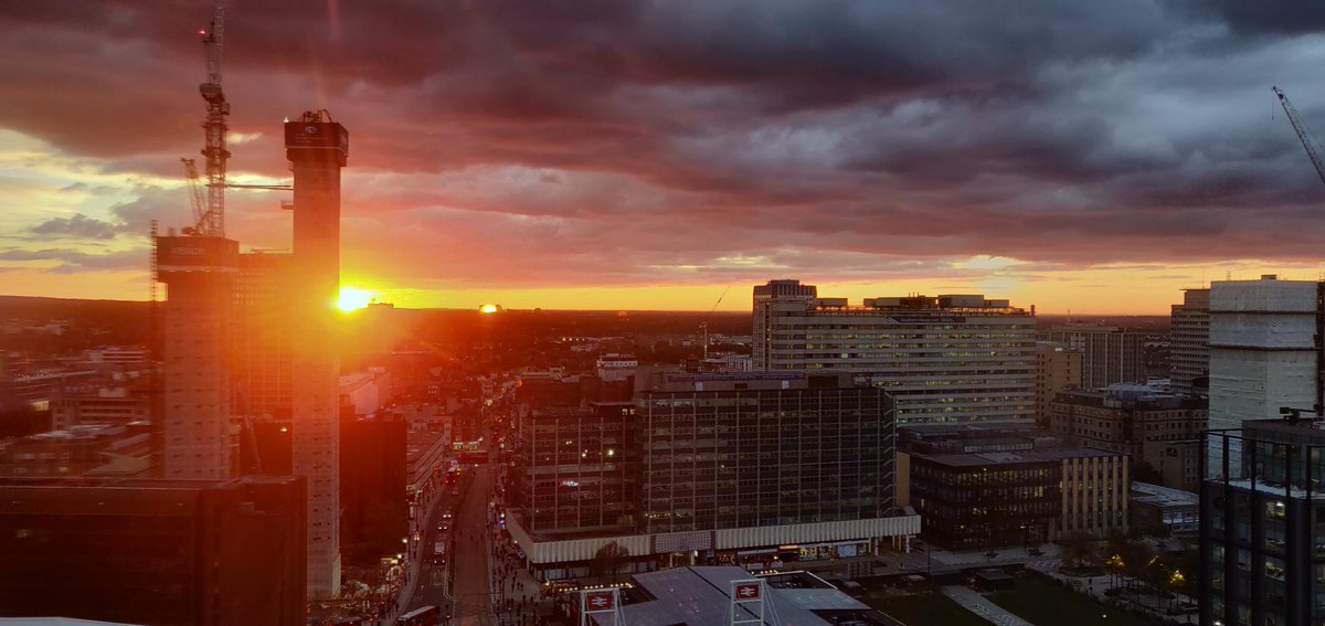CollinsConLtd's tweet photo. Gorgeous sunset this afternoon at our HQ! Lovely start to the week.. #CollinsConstruction #Views #HeadQuarters #Halloween2018 https://t.co/pcJ7yI1FAs