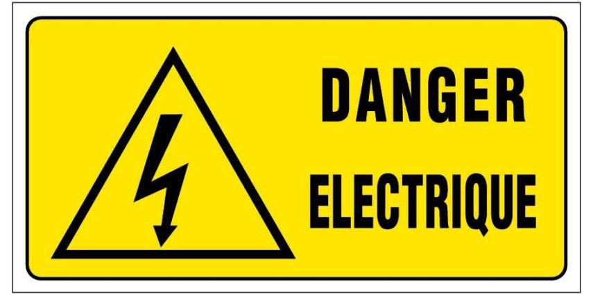 VISOV1's tweet photo. #VigilanceRouge en #Corse. Renforcement du #Vent comme prévu. Ne sortez pas et restez à l’abri chez vous ou dans un lieu sûr. 
Un câble électrique ⚡️ au sol ? 
❌Ne touchez pas.
Panne d’électricité chez vous? 
❌Pas de groupe électrogène à l’intérieur.
En cas d’urgence ☎️18/112 https://t.co/mjMITACaXS