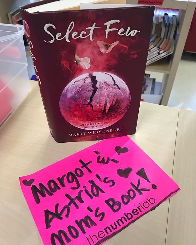 long_view_atx's tweet image. A new book gets added to our library 👏🏼 @maritweisenberg #SelectFew ift.tt/2zlED47