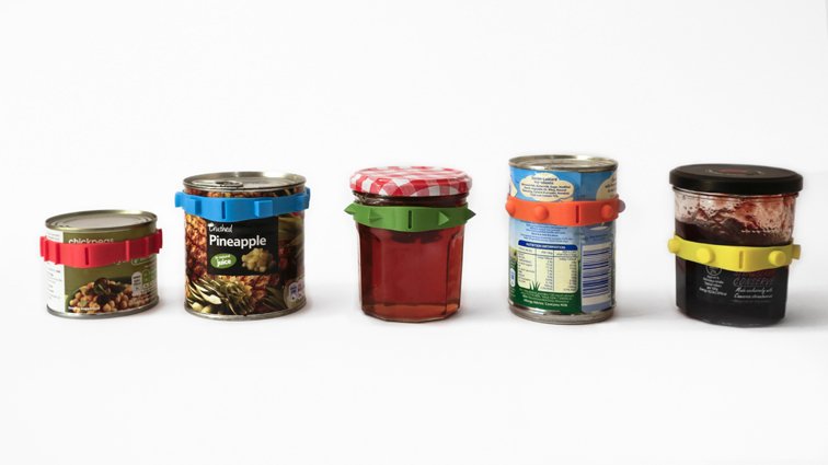 BanditProducts's tweet photo. "I was chatting to someone and asked how bad her sight was,  I mentioned about identifying pack/tins and she said that was a big problem for her. I pulled out my pack [of Band-its] and told her about this fantastic product... and said what a great idea."

picture: tins with bands https://t.co/nkeyULVJZd