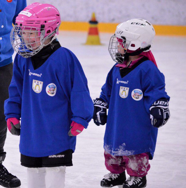 k_espootytot's tweet photo. Seuran nuorimmat tyttökiekkoilijat pÀÀsevÀt GoExpo Winter -messuilla jÀÀlle sunnuntaina 4.11. klo15-15.30.
Tule moikkaamaan meitÀ Helsingin Messukeskukseen 6D-osastolle! #tyttökiekko #espoonkiekkoseura #ekstytöt #ekstyttökiekko #goexpowinter https://t.co/BttZFQkmKM