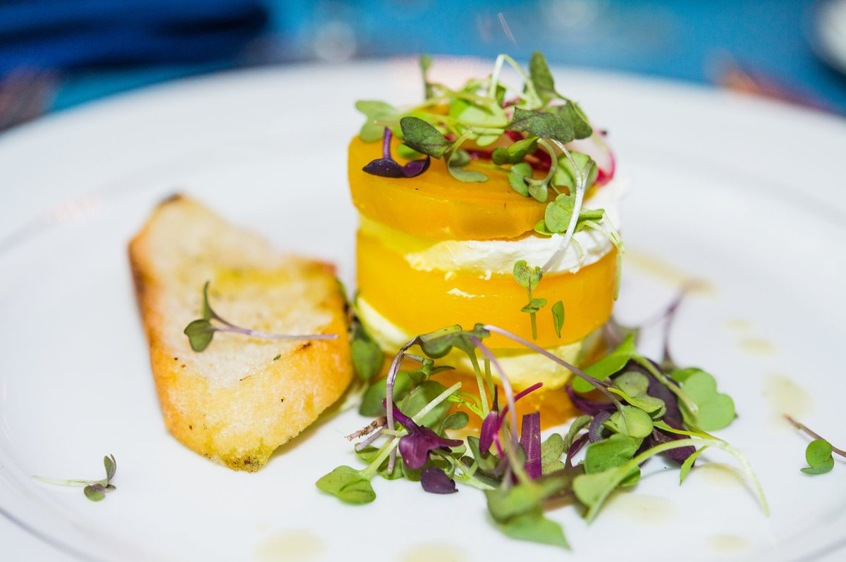 RGIevents's tweet photo. We’ll give you all the juicy details... 🍐 on selecting impactful special event menu choices - Our best advice... think #seasonal! Not only are peak season pairings perfect for freshness and availability (not to mention better on a clients budget!), and a great convo starter! https://t.co/B0hz1otEmW