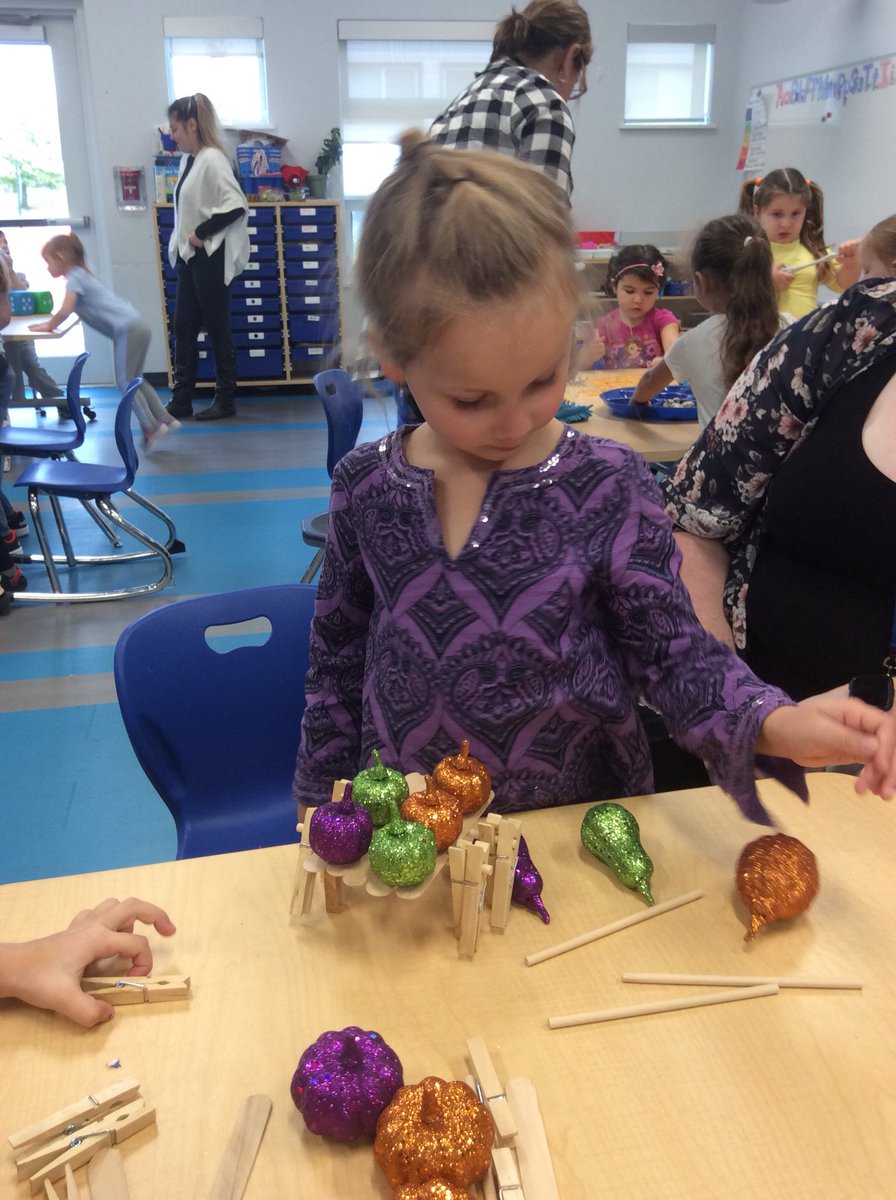 somers_smith's tweet photo. Our pumpkins needed a gate to sit on! Our kinders came to the rescue with their problem solving skills! @alcdsb_stfa @K_2Wolfpack #stemkinder #stfakinder #stfascholarship https://t.co/tVjnleZC4s