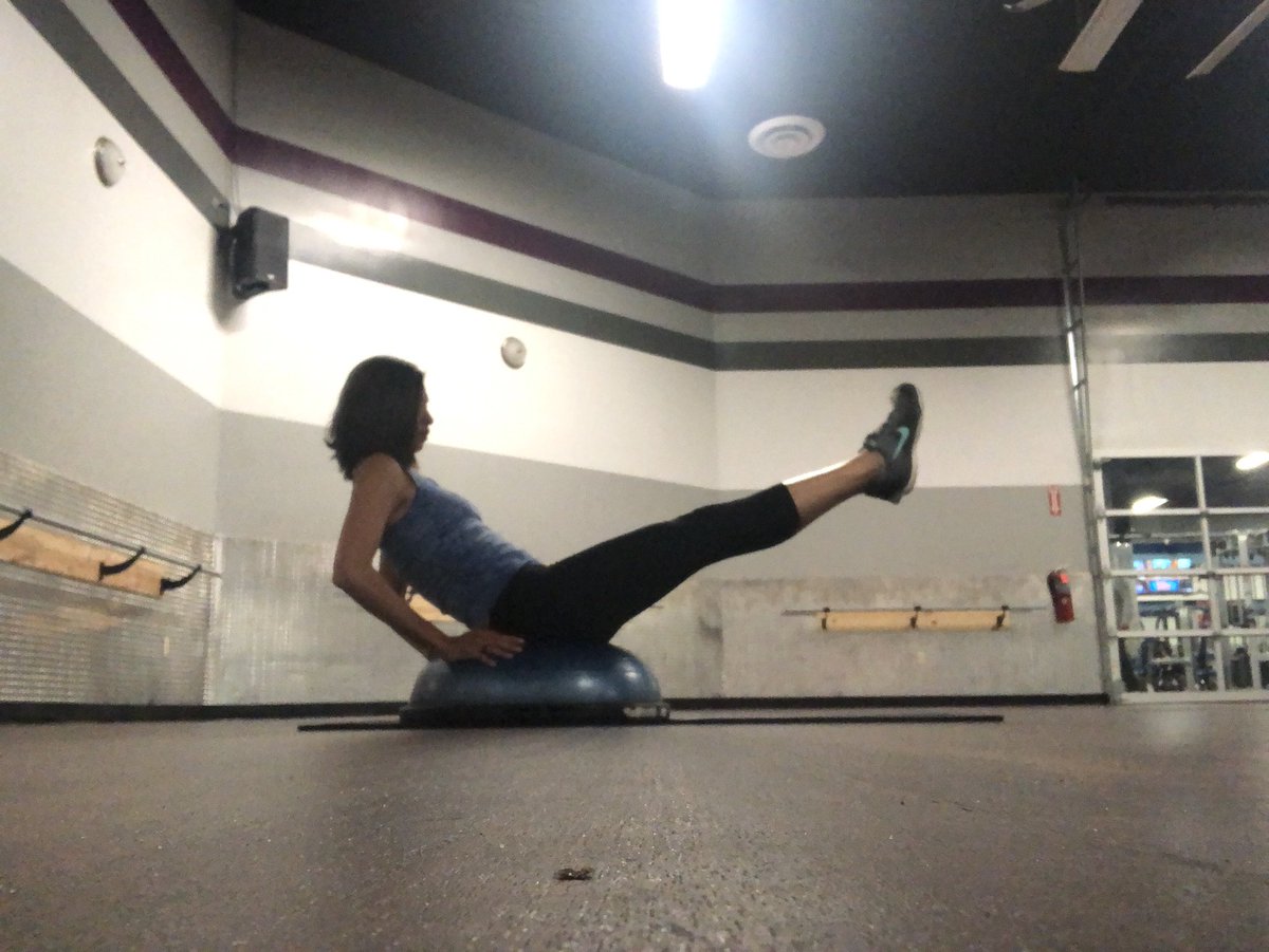 SharonChenTV's tweet photo. #lifeisabalancingact
#mondaymotivation
πͺπ»πͺπ»πͺπ»
#startingstrong #gymtime #abworkout #bosu #bosuballworkout #stayingfit #livingmybestlife #workingmom #newslady #tvgal #fox5news #womenonair https://t.co/lr2vbFZ8XC