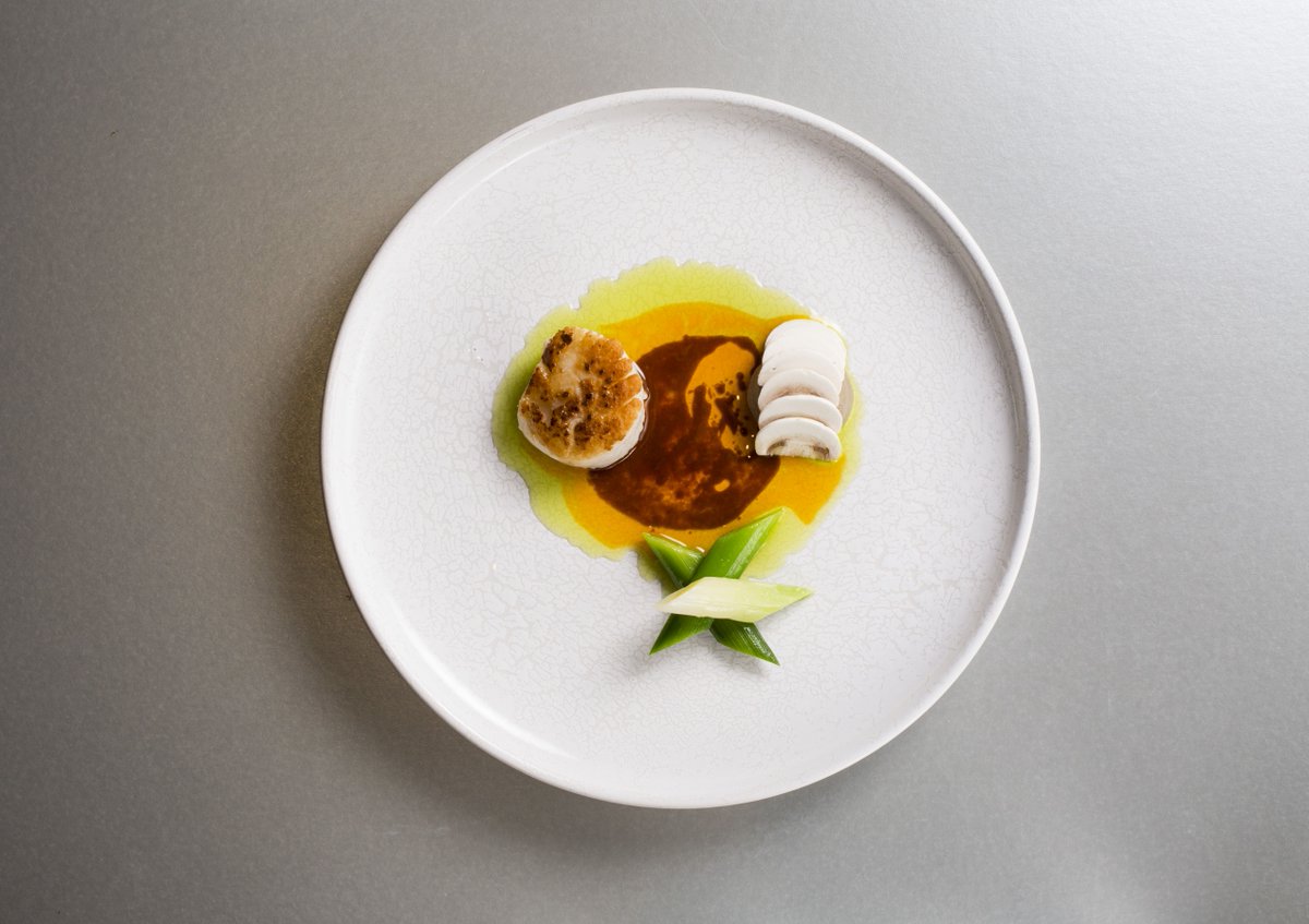 OliveTreeBath's tweet photo. Scallop, mushroom, leek and shellfish reduction. As Bath's only #Michelinstar restaurant, you're certain of an exquisite meal when you dine with us this winter. 

#bath #visitbath #bathdining #finedining #bathrestaurant https://t.co/sBZPTSpVo8
