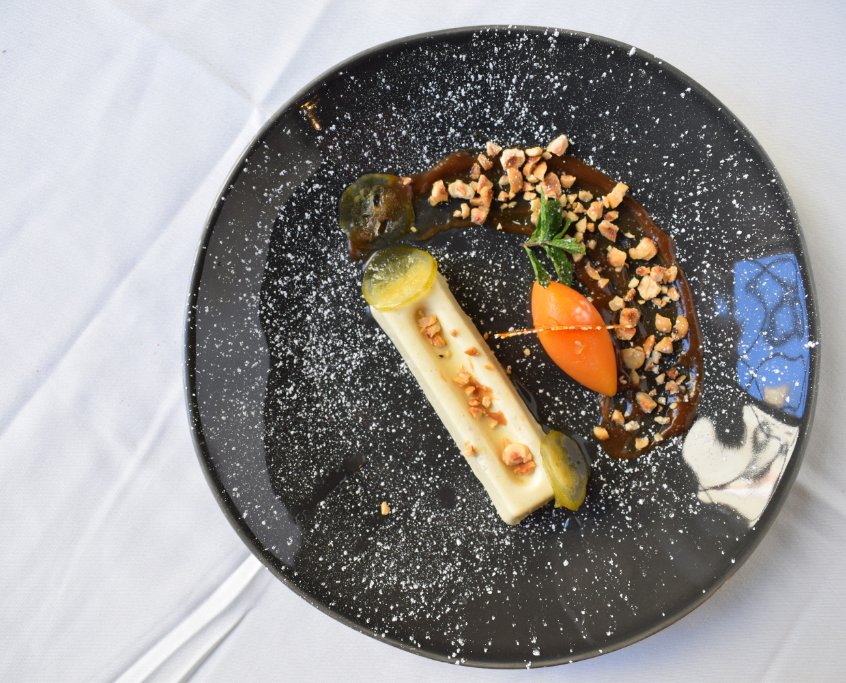 Cremeux au Chocolat Blanc: Cremy White Chocolate Pudding, Kaffir Lime, Hazelnut Crumble, Butterscotch Sauce #dinelocal #visitberkeley #berkeleycityclub