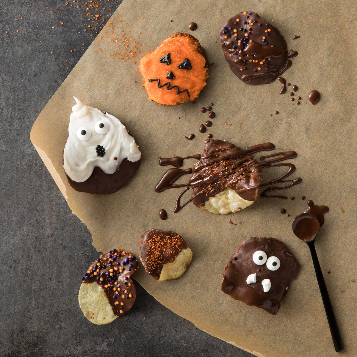 Try these chocolate-covered Halloween treats with our kettle chips—made with only simple, non-GMO ingredients. Nothing scary there! amzn.to/2No5KkJ