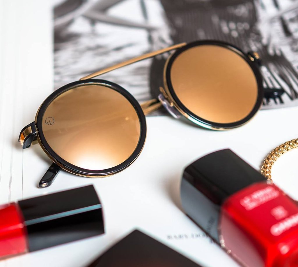 OptilineEyewear's tweet photo. Glass, I see.
Barberini Eyewear’s collection was designed starting from the quality of the glass and using only
the most innovative and performing material: Platinum Glass™.
#glassisee #wellseeing #platinumglass #barberinieyewear #optics https://t.co/fYFMlmWVvu