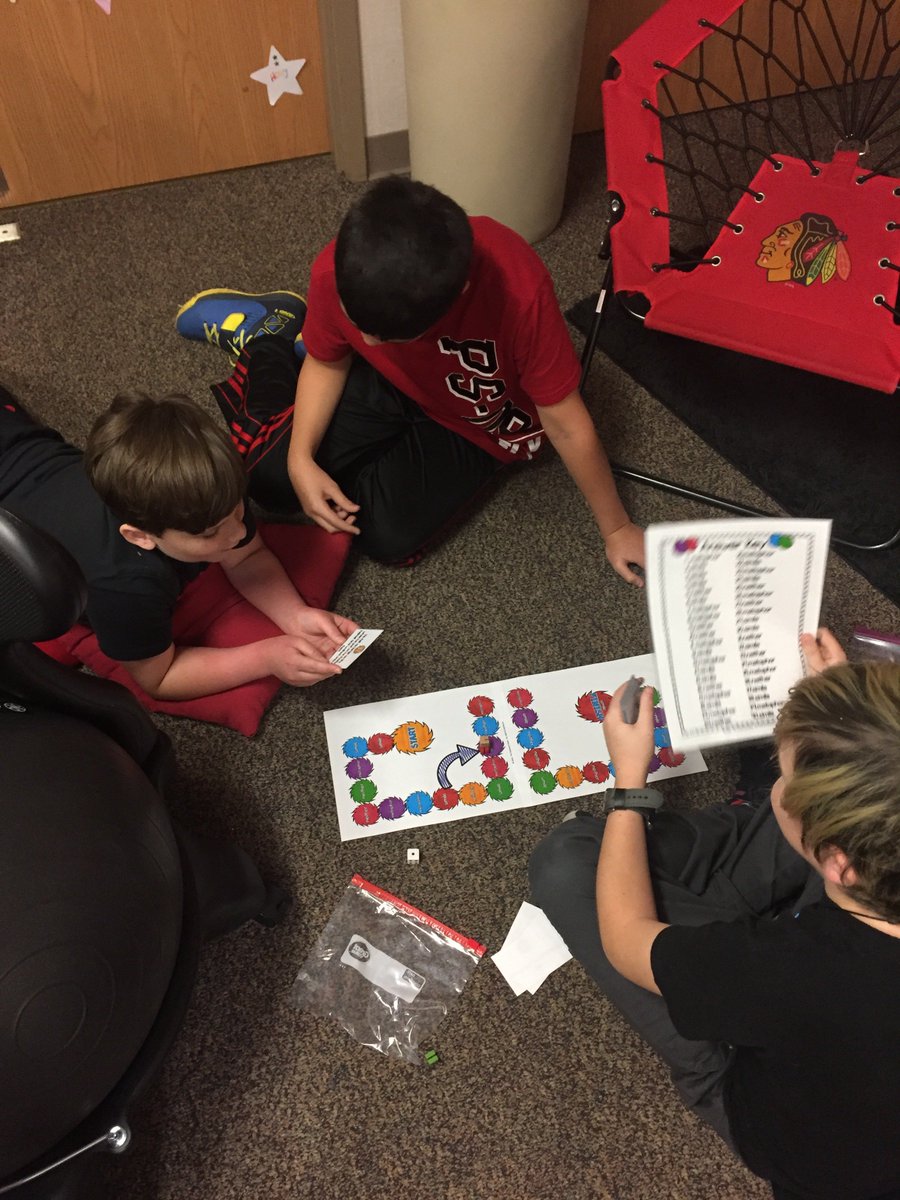 OneGoalin5th's tweet photo. Our reading class played a great board game to review similes and metaphors! A fun twist with learning our skills! @RobertCS118 #rcs118life #d118life #makinglearningfun #teamwork #funwithreview https://t.co/iatpZKE54O