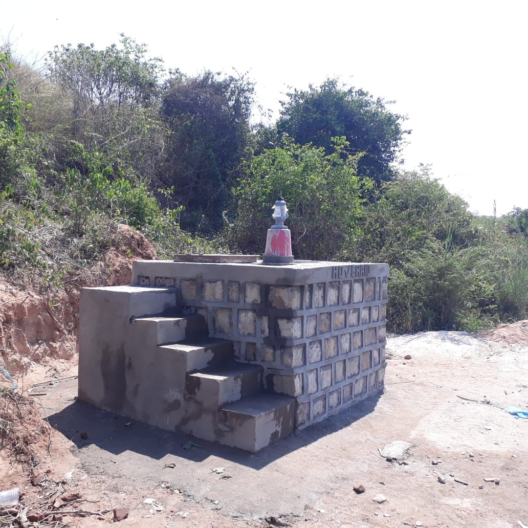 Excited to be sharing photos of our newest flood-proof-platform pumps! This is just on the outskirts of Miandrivaso! Well done team! #Madagascar #WASHprojects #HoverAid