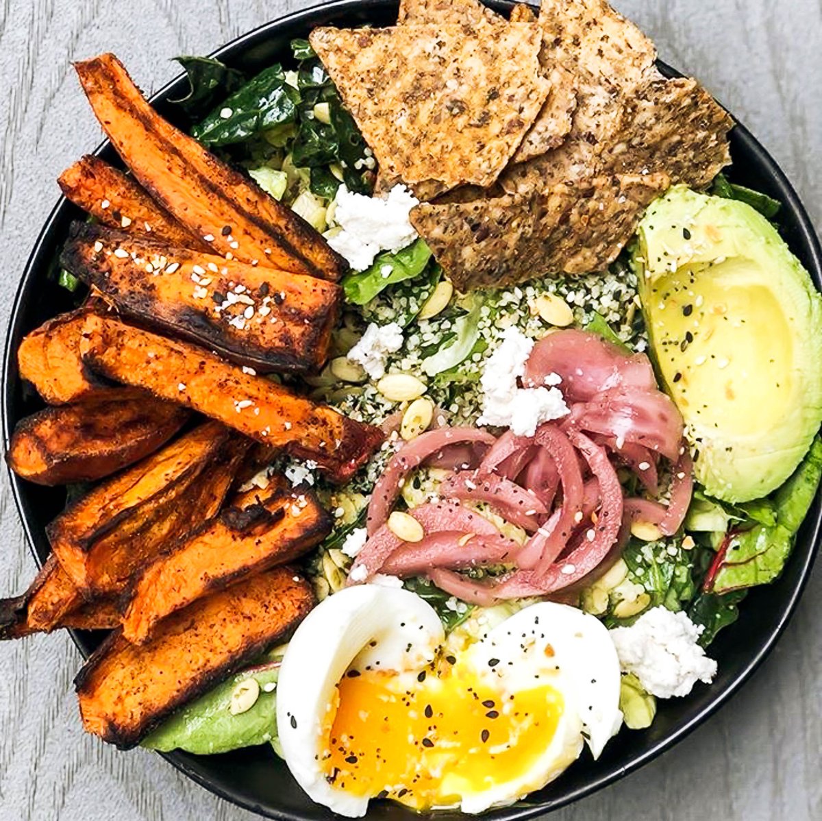 BeanfieldsSnack's tweet image. @eatrunandallinbetween adding some extra crunch to her superfood bowl with #Beanfields! 😋You feeling super today?