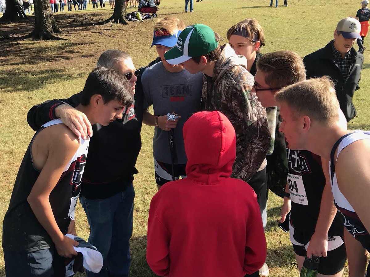 OBA_athletics's tweet photo. Some Great Pics from our Boys XC team State Run! #OBA https://t.co/kaKTR3BcZi
