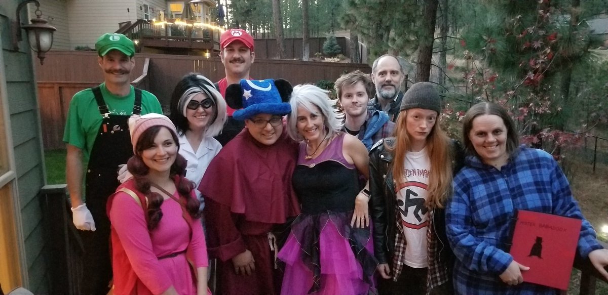 MGFrankLab's tweet image. The annual lab Halloween party was last night with @marcosgfrank, @LuluP78, @AshleyIngiosi, @ChristineMuheim, @neuro_Hannah et al!