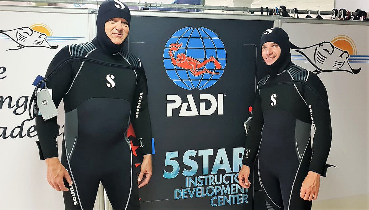DMinternship's tweet photo. After completing his Open Water course, Geoff is back to continue his #dive education, with for his #PADI #Advanced course.
Also he is looking pretty awesome in his new #Scubapro wet-suit.
Seen here with our PADI #MSDT Instructor Oli.
#Tenerife #AOW #TDA
#BeTheBest #FunDives https://t.co/NlvBQKYtz5