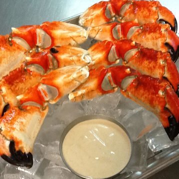 FoodyDirect's tweet photo. You can’t be crabby with this deal! Save up to $40 on #stonecrabclaws from Santa Barbara Stone Crab Co.! These wild-caught delicacies ship straight from the #pacific to your door with a mallet, crab cracker, creamy mustard sauce &amp; FREE OVERNIGHT SHIPPING! https://t.co/0cjeTa6jRR https://t.co/YiXdQDsavb