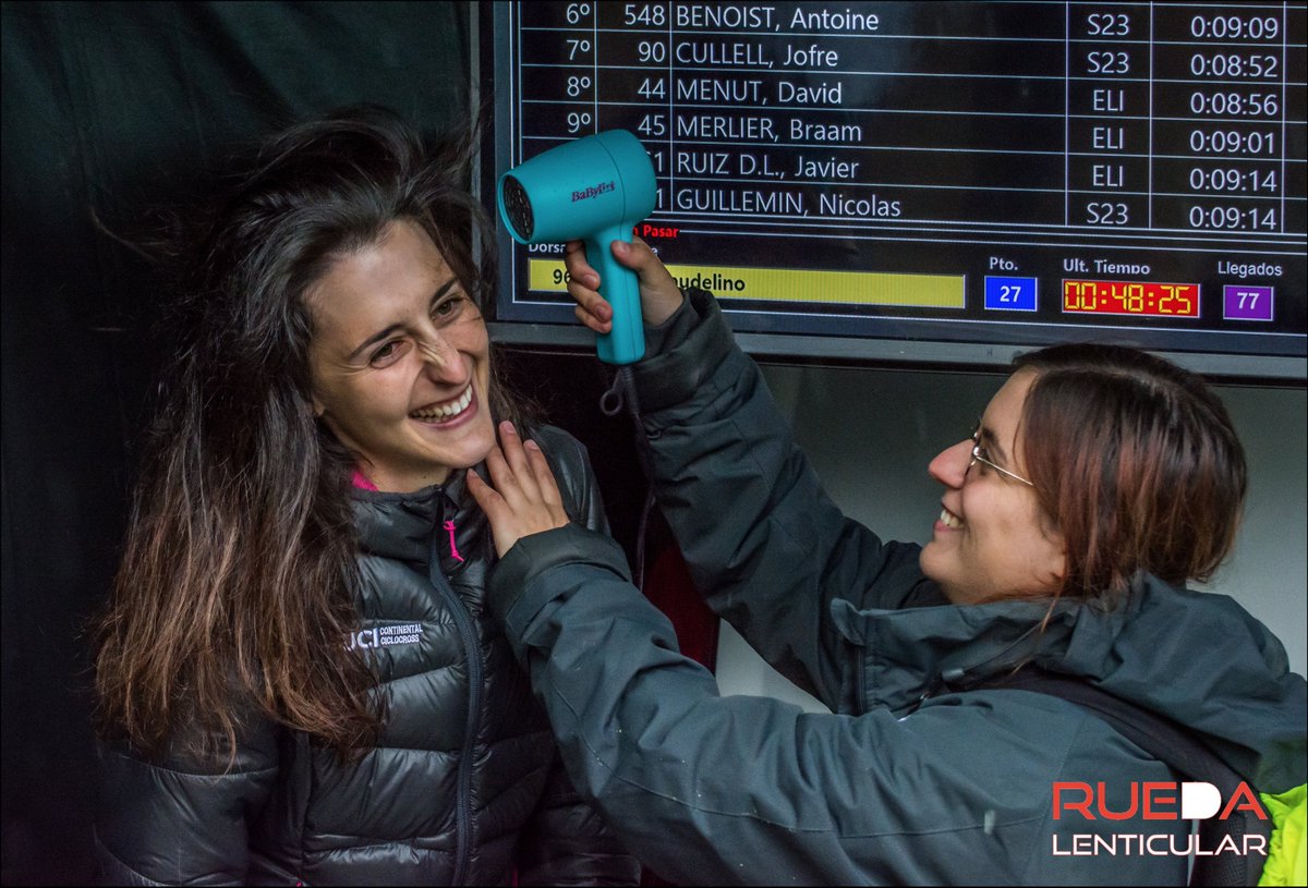 ruedalenticular's tweet photo. Las cosas del #ciclocross @Elena_AlcaldeJ &amp; @Elenalloret_ll #CXElorrio #CopaEspañaCX18 https://t.co/vrT8w4Kz64