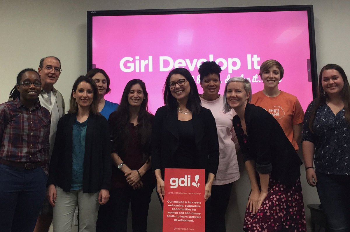 GDIORL's tweet photo. Another great class! Thanks to our Instructor Natalie and our TAs Lisa &amp; Irina for helping students level-up in our Intro to Git &amp; Github class last week! 💕 👩‍💻👨‍💻 https://t.co/fESFIjOR4X