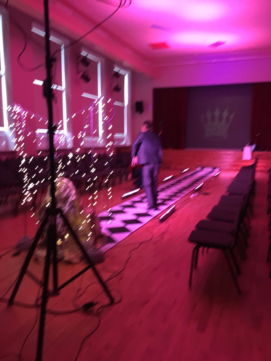 VitaBalcunaite's tweet image. Gaišs paldies, Aizkraukle! 🎭🎉

(“Ielekt” nezināmā un iepriekš neizmēģinātā izrādē? ‘Tas pa
manu adresi!’ 😁)

#izrāde #ViņšIrPliks @3MASAS #performance #before #backstage #pirmsizrādes #Aizkraukle