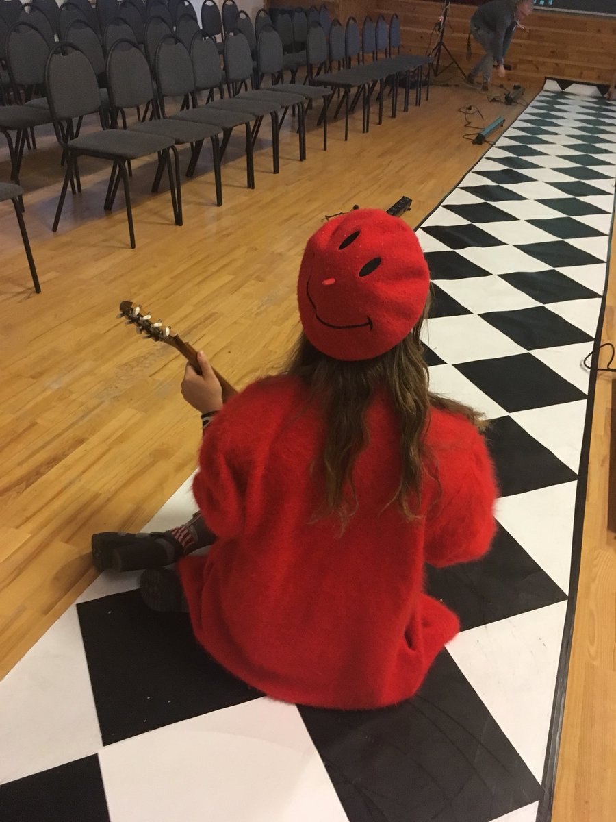 VitaBalcunaite's tweet image. Gaišs paldies, Aizkraukle! 🎭🎉

(“Ielekt” nezināmā un iepriekš neizmēģinātā izrādē? ‘Tas pa
manu adresi!’ 😁)

#izrāde #ViņšIrPliks @3MASAS #performance #before #backstage #pirmsizrādes #Aizkraukle