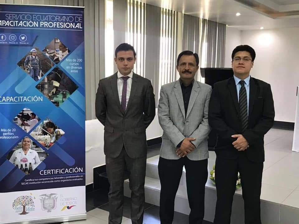 secap_ec's tweet photo. [NOTICIA]
En #Ibarra,  se entregó certificados de aprobación a los participantes del programa integral de capacitación especializado para Auxiliares de Enfermería
Mira la nota completa aquí: https://t.co/AEsUYygeBM
#SecapZonal1 #CapacitateConSecap https://t.co/Lu5xIeEGxT
