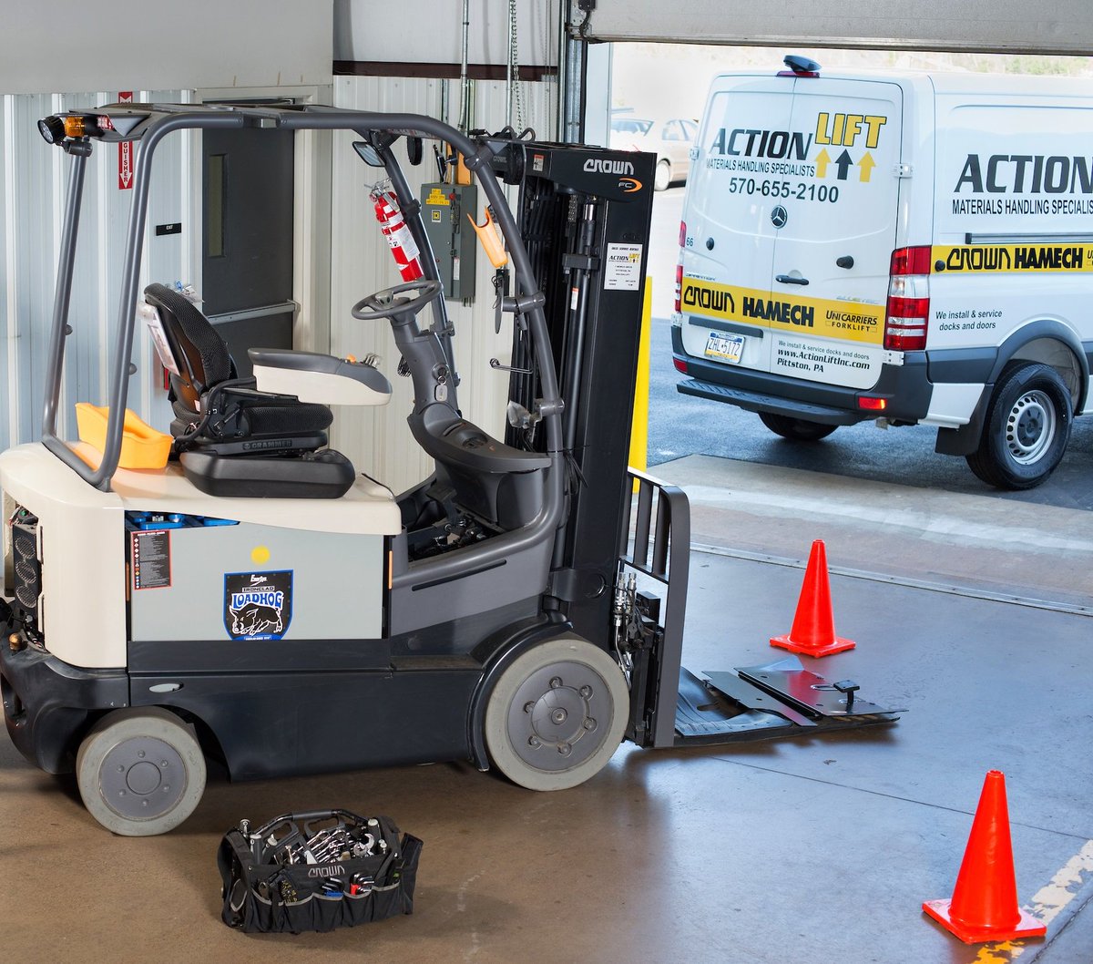 actionliftinc's tweet photo. 💯% We know that equipment downtime is costly to your operation. Our forklift technicians are continuously trained and ready to keep your equipment running at its peak‼️💥#ActionLift #forklift #forkliftservice #forkliftechnician https://t.co/Zh4Lv7ouId