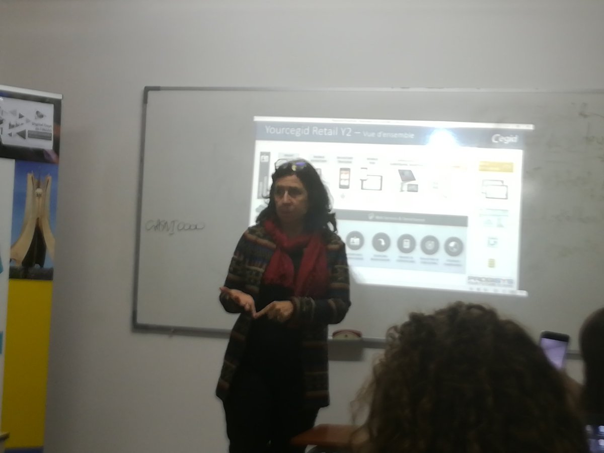khelifatid's tweet photo. Christine dedon merci d'avoir accepté notre invitation #visionnaryclass. En direct ; elle  nous dresse son parcours professionnel , et son expérience avec les entreprises algériennes dans le secteur du retail
#mbadmb #retail #insag #alger https://t.co/p4KyFs0khv
