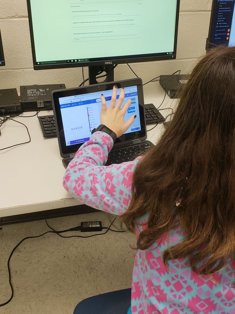 aprildawnscott's tweet photo. Coding at Whittemore Park Middle School  #leadhcs #magicinmiddleschool #wpmstigers https://t.co/31sGsDUoIb
