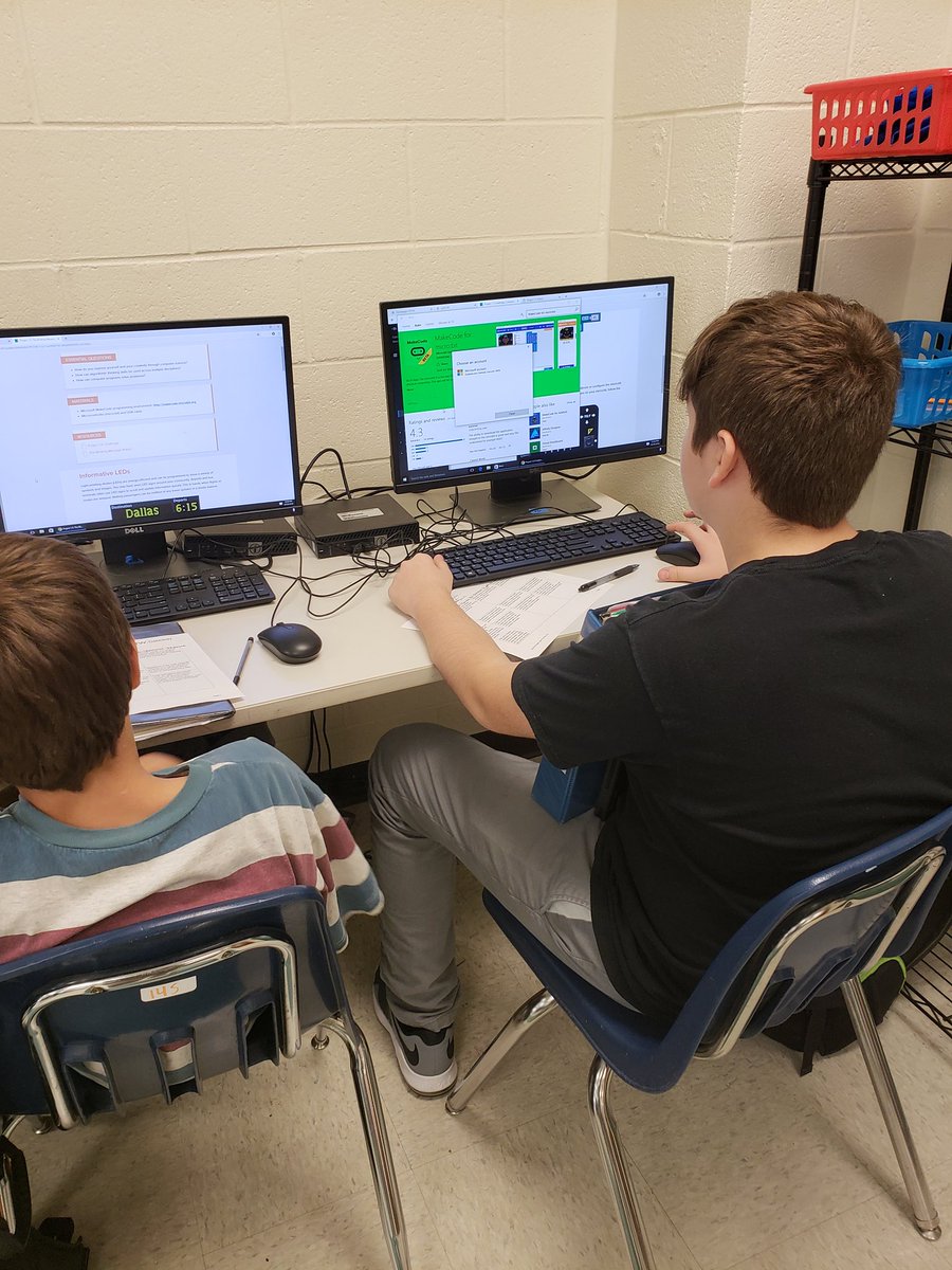 aprildawnscott's tweet photo. Coding at Whittemore Park Middle School  #leadhcs #magicinmiddleschool #wpmstigers https://t.co/31sGsDUoIb