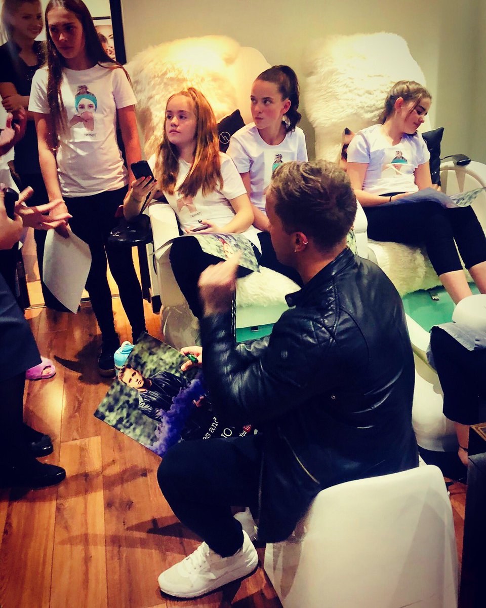 HeavenMens's tweet image. A big Happy B-day to LULU who turns 13 today! 🎈To celebrate her special day Deborah treated the girls to a luxurious day of pampering and treats (with HUGE cake) @Salon_Heaven. Thanks to #SamCallaghan for coming to see us and making the day even more memorable! @CallahanMusic_