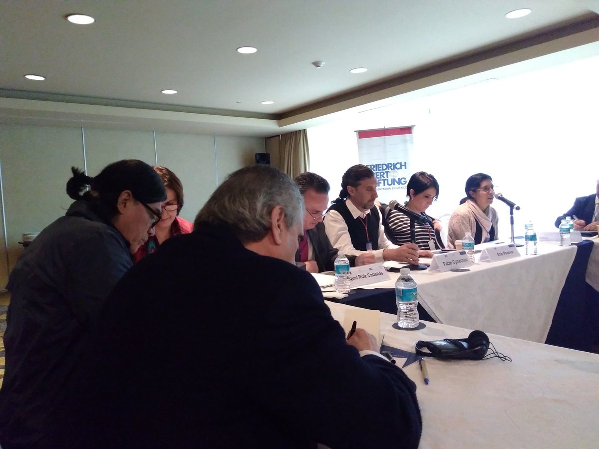 acciontecnica's tweet photo. Con la participación de @GustavoBolivar e @ivanmarulanda inicia reunión entre parlamentarios y gobiernos como antesala de la #Confedrogas en México, buscando caminos para reformar las políticas de drogas en América Latina. @conspirandoando @zarasnapp https://t.co/IJ02TzCsHo