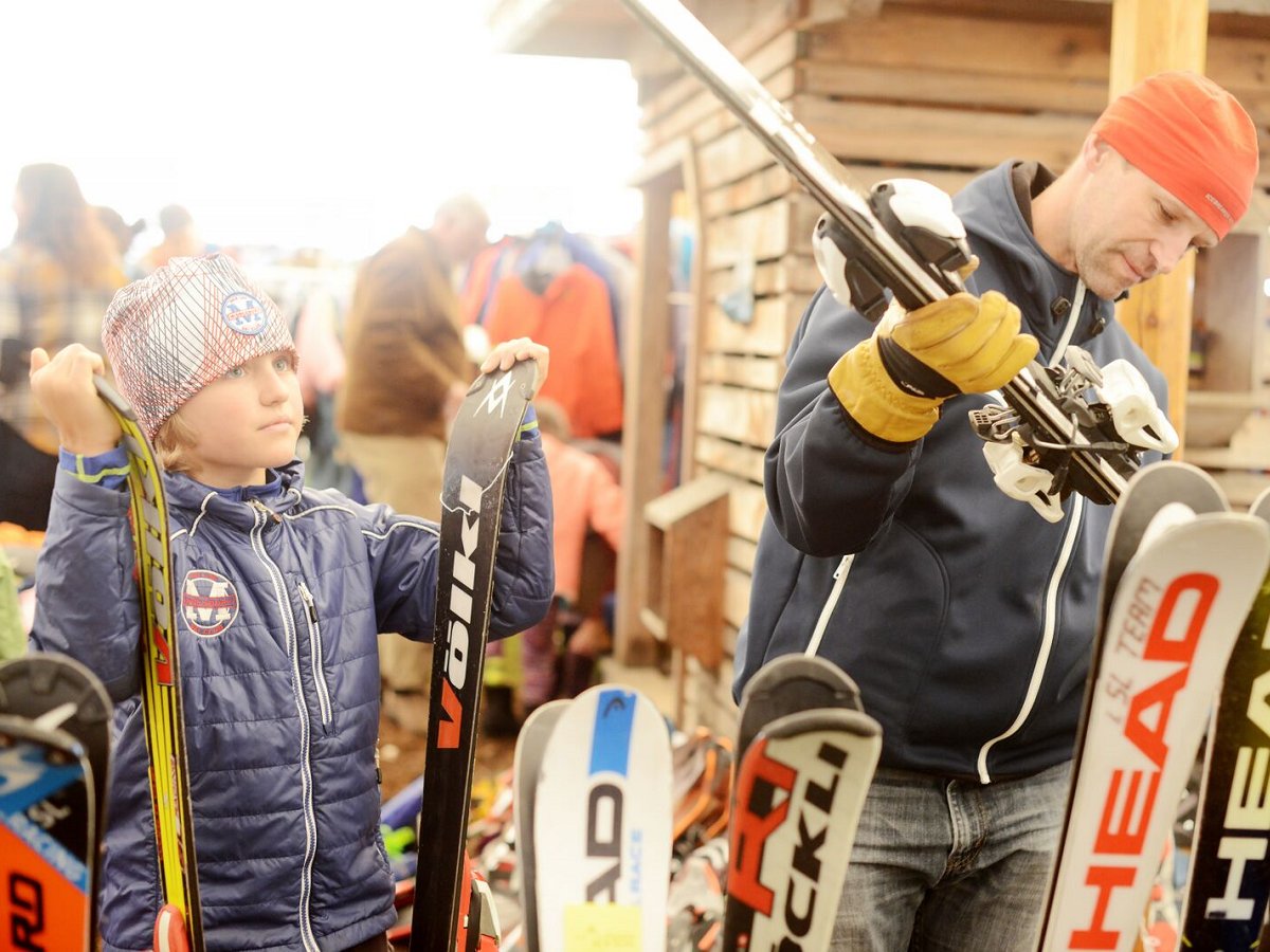 What do you call that look? Pure joy at the anticipation of turns on new boards! The always epic and amazing Waitsfield Ski &amp; Skate Sale is under 2 weeks away at W.E.S. on Nov. 10-11! You can #SELLgear and #BUYgear. More info here: waitsfieldschool.org/ski-and-skate-… #SkiSwap #SkiVT
