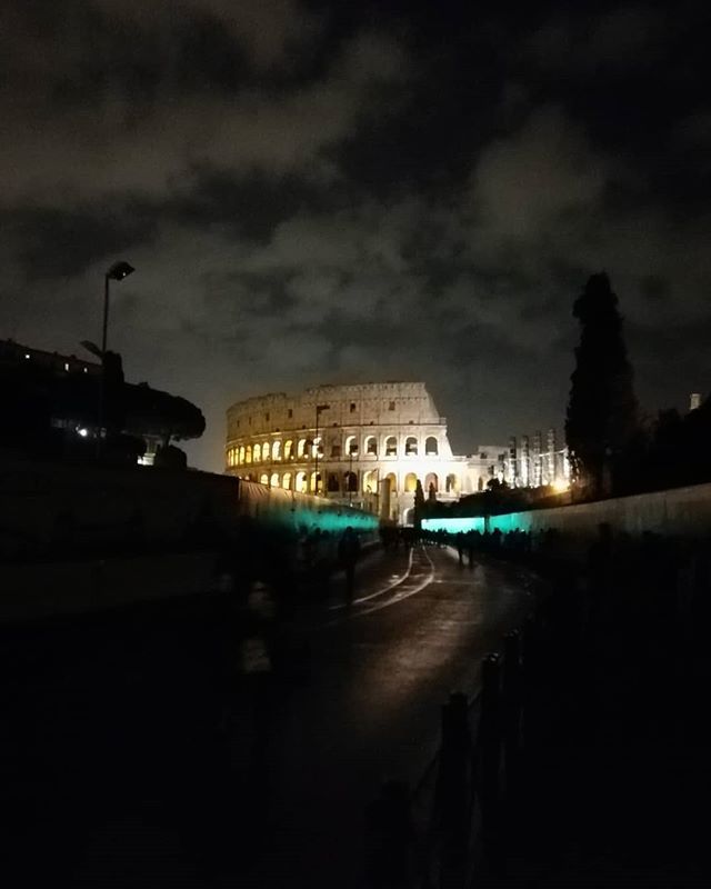 getmerome1's tweet photo. Always beautiful #colosseo #coliseum #Roma #Rome #visitrome #travelblog #travelblogger #igerslazio #igersrome #igersroma #italy #italia #architecture #eveninginrome #archeology https://t.co/3tmmIlQWw0 https://t.co/JZ6h1njYSd