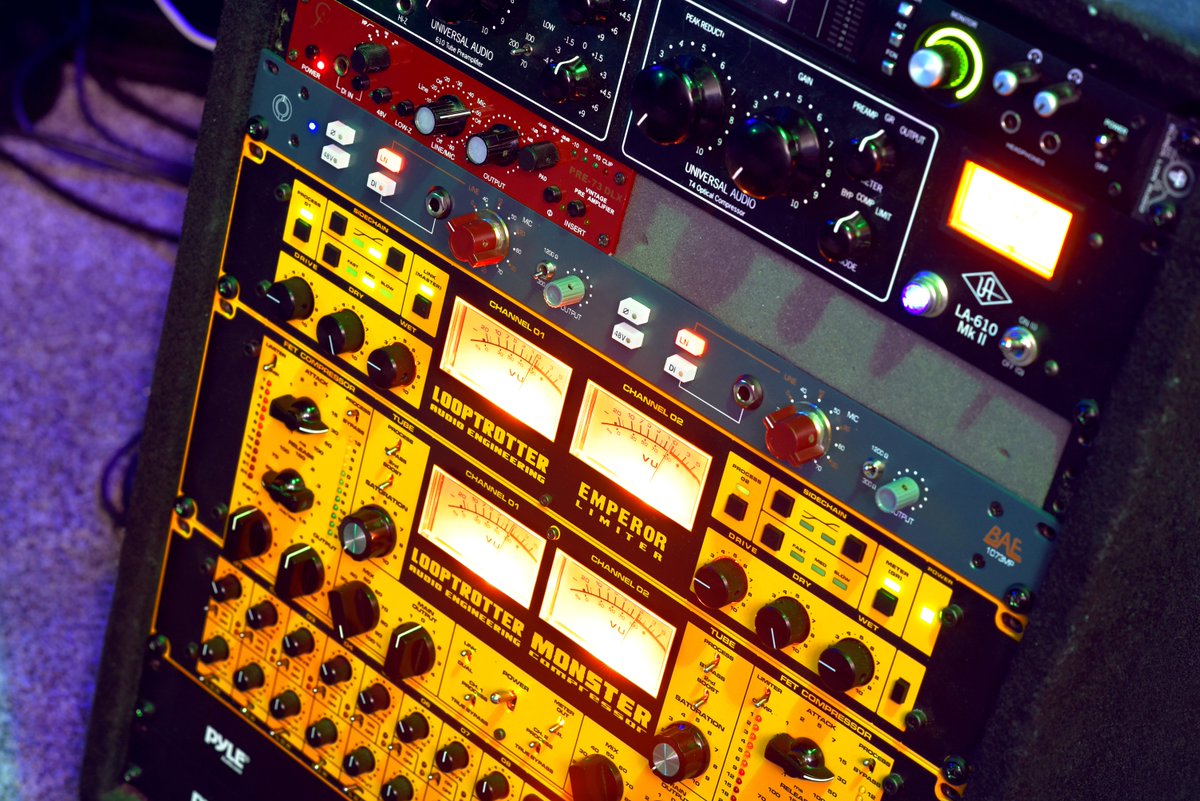 EndvrStudiosLA's tweet photo. ✨HOW THE MAGIC HAPPENS✨ We love our analog outboard rack- stacked with magical tools like the BAE 1073 and @looptrotter essentials like the Emperor &amp; the Monster! Book your time now &amp; see what kind of Magic this gear can work for you!🚀🚀🚀
#EndeavorStudiosLA #RecordingStudio https://t.co/M2QxMCx3zp