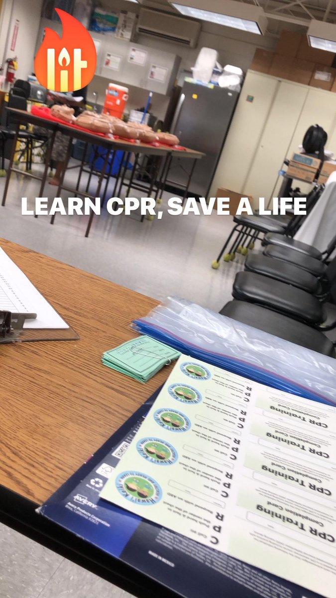 NanakuliElem's tweet photo. Thank you to these students for coming on Friday at 2pm to get CPR Training from our Hawaii Keiki Nurse Ms. Adele β€ #LearnCPRsaveALIFE #nanakuliElementary #GoldenSunshine ππ #latePost10262018 https://t.co/SMRkBkr89a
